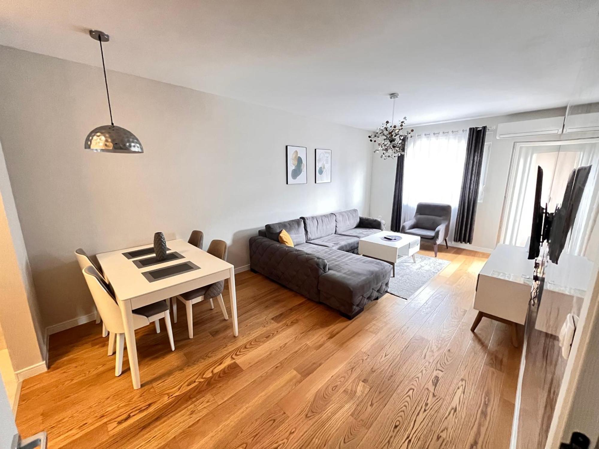 Apartments Centrale 28 Подгорица Екстериор снимка
